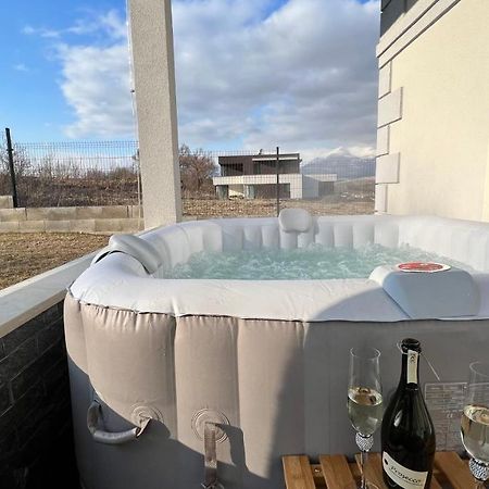 Вілла Apartmanovy Dom S Virivkou, Pod Secnom, Liptovsky Jan Ліптовський Мікулаш Екстер'єр фото