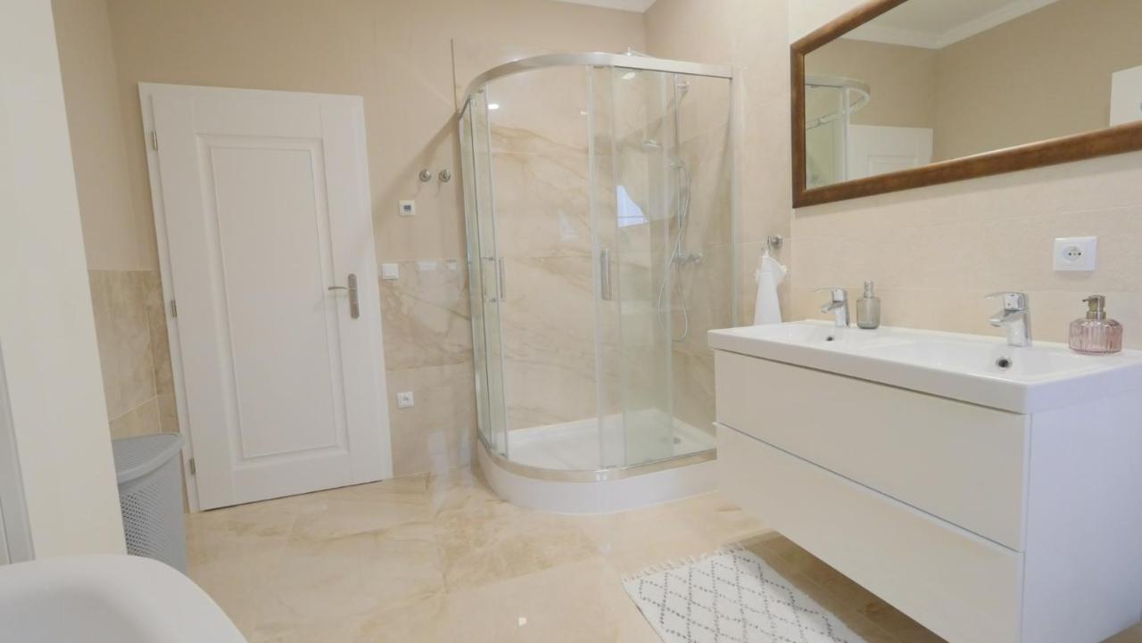 Вілла Apartmanovy Dom S Virivkou, Pod Secnom, Liptovsky Jan Ліптовський Мікулаш Екстер'єр фото