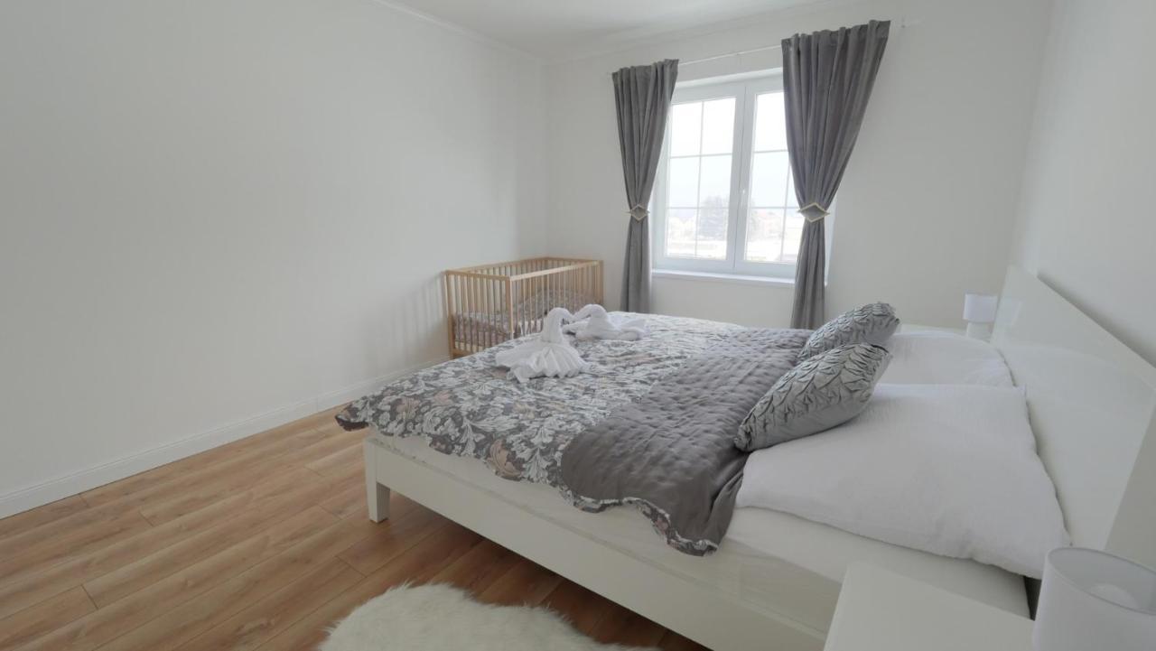 Вілла Apartmanovy Dom S Virivkou, Pod Secnom, Liptovsky Jan Ліптовський Мікулаш Екстер'єр фото