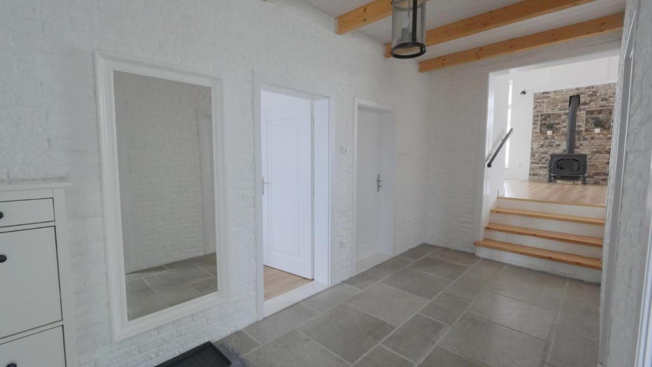 Вілла Apartmanovy Dom S Virivkou, Pod Secnom, Liptovsky Jan Ліптовський Мікулаш Екстер'єр фото