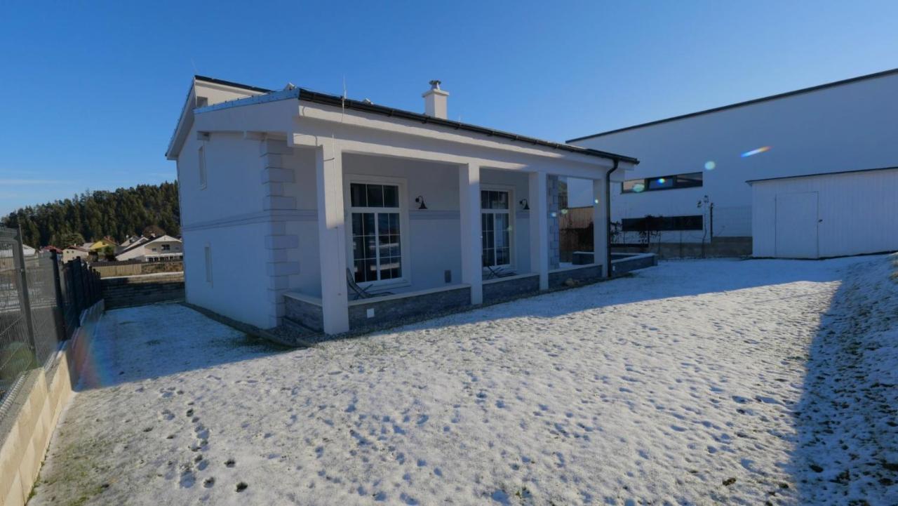 Вілла Apartmanovy Dom S Virivkou, Pod Secnom, Liptovsky Jan Ліптовський Мікулаш Екстер'єр фото
