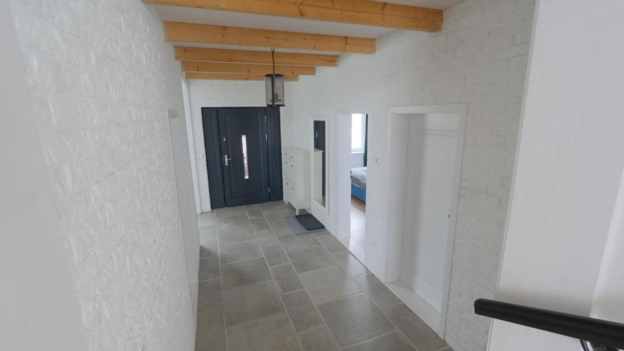 Вілла Apartmanovy Dom S Virivkou, Pod Secnom, Liptovsky Jan Ліптовський Мікулаш Екстер'єр фото