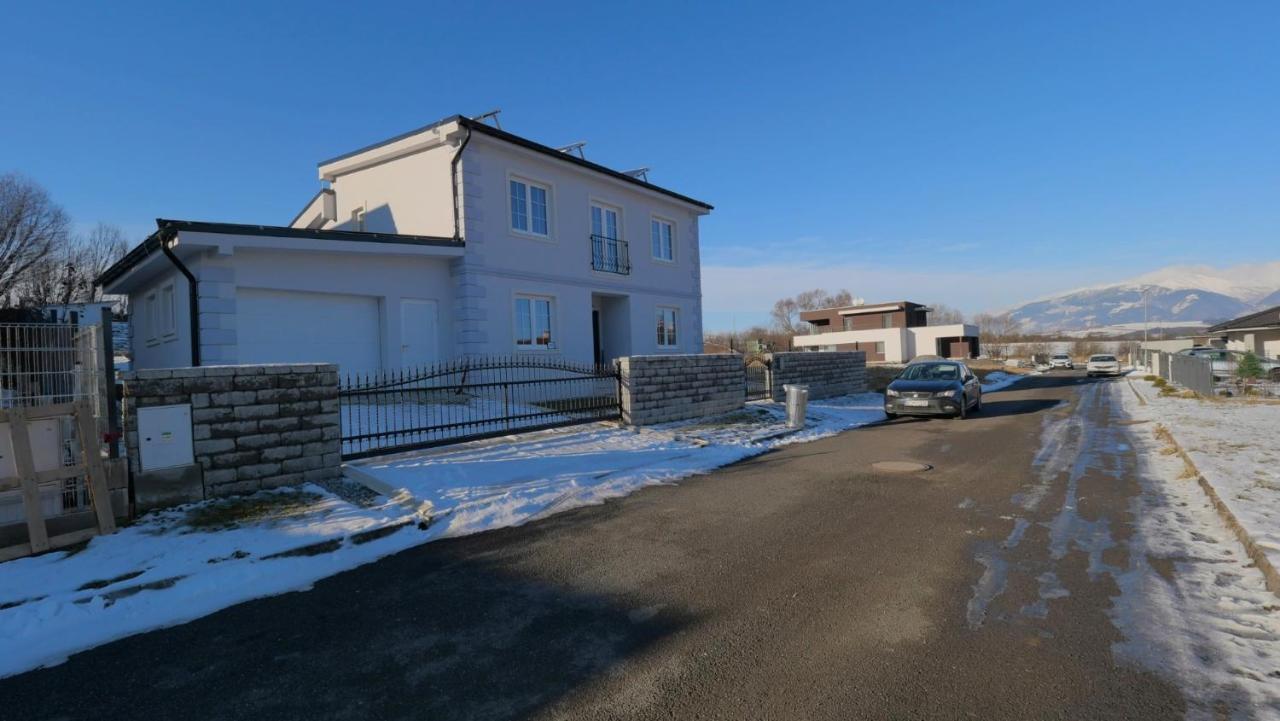 Вілла Apartmanovy Dom S Virivkou, Pod Secnom, Liptovsky Jan Ліптовський Мікулаш Екстер'єр фото
