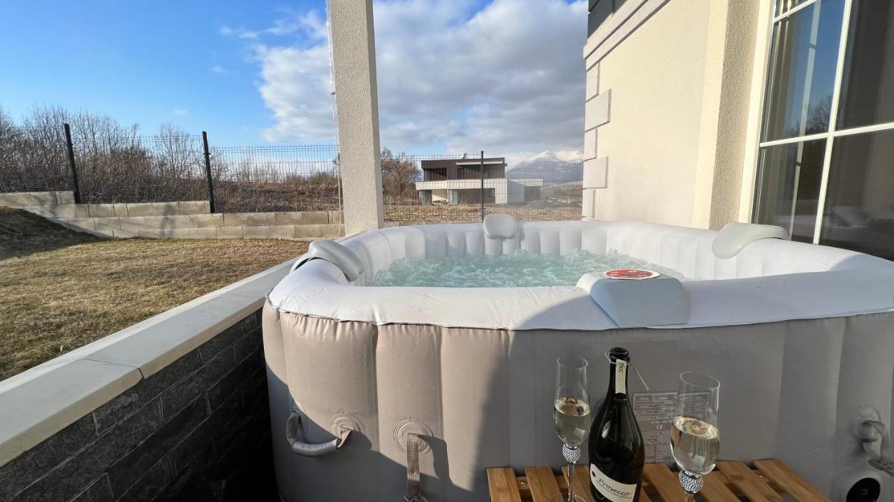 Вілла Apartmanovy Dom S Virivkou, Pod Secnom, Liptovsky Jan Ліптовський Мікулаш Екстер'єр фото