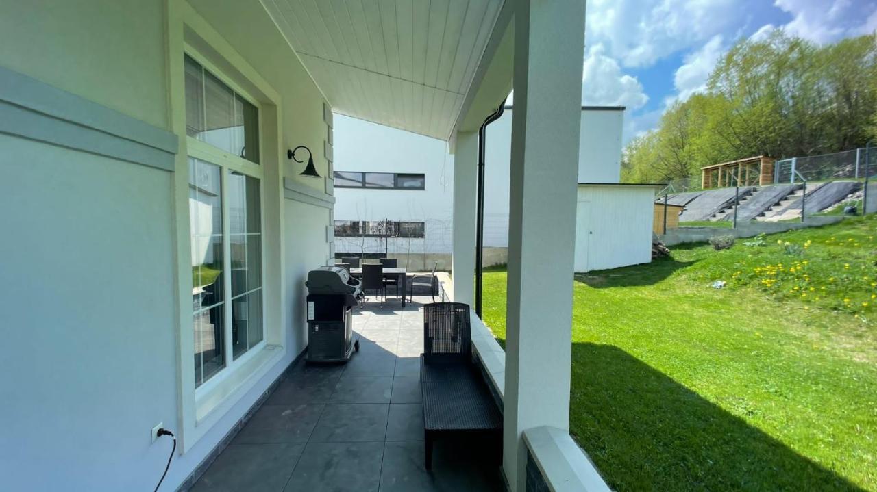 Вілла Apartmanovy Dom S Virivkou, Pod Secnom, Liptovsky Jan Ліптовський Мікулаш Екстер'єр фото