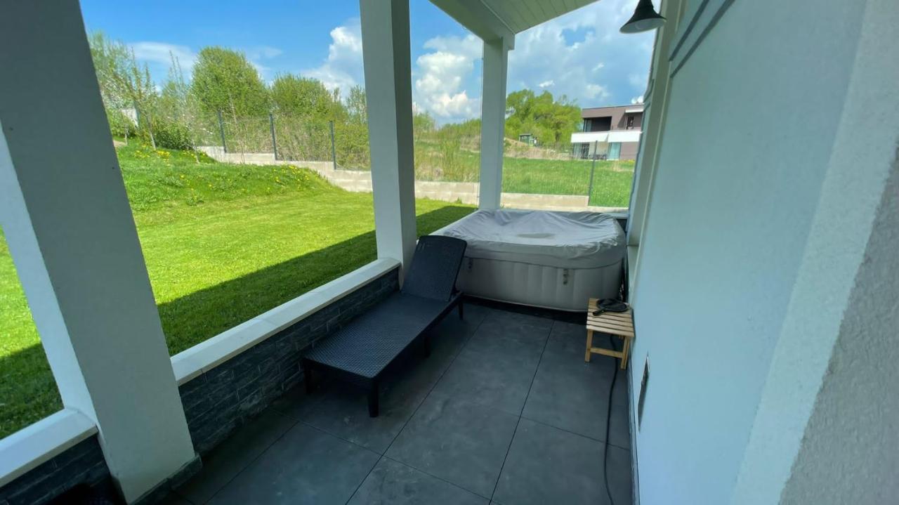 Вілла Apartmanovy Dom S Virivkou, Pod Secnom, Liptovsky Jan Ліптовський Мікулаш Екстер'єр фото